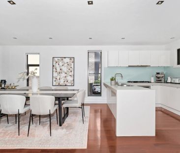 Striking Style, Sophisticated Living - Spacious Three-Level Townhouse! - Photo 2