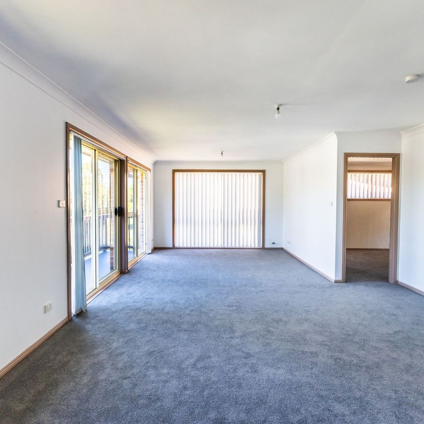 Large family home within walking distance to the water's edge - Photo 1