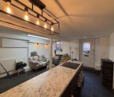 3 bedroom flat to rent - Photo 3