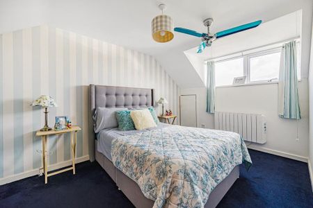 4 bedroom semi-detached bungalow to rent - Photo 4