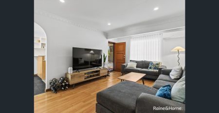 Stunning & Spacious Updated Homette With A Generous Yard!! - Photo 2