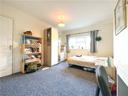 Larchwood Drive, Englefield Green, Egham, Surrey, TW20 0SH - Photo 3