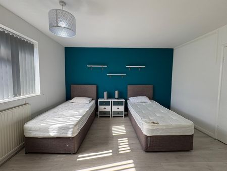 Colham Avenue, West Drayton, UB7 8EU - Photo 2