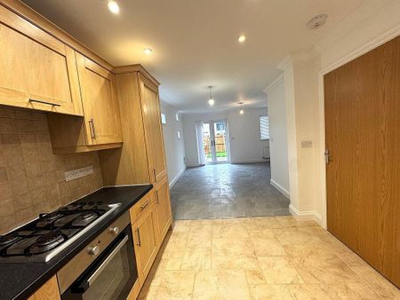 3 bedroom end of terrace house to rent - Photo 5