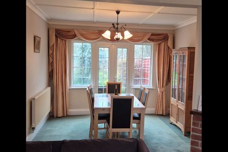 3 Bed Semi-Detached House, Amherst Crescent, BN3 - Photo 3