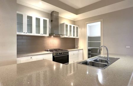 8 Aries Drive, Epping VIC 3076 - Photo 3