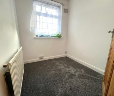 Warner Close, Harlington, Hayes, UB3 5LG - Photo 2