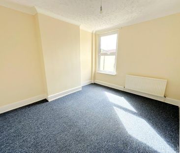 3 bedroom maisonette to rent - Photo 2