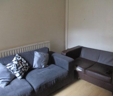 Great 2 Bedroom House, 50 Jerusalem Street, Queens Quarter, Belfast... - Photo 2