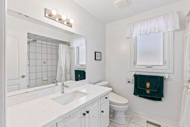 Detached Home For Lease | W9251835 - Photo 1