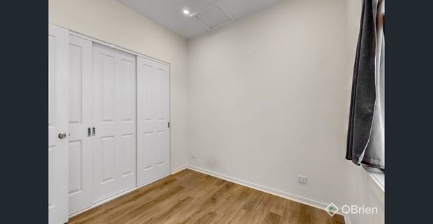 Contemporary Comfort Meets Low-Maintenance Living - Photo 1