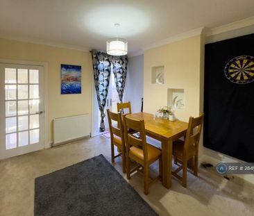 3 bedroom end of terrace house to rent - Photo 1