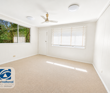 Charming Two Bedroom Home with Flexible Living Space - Photo 3