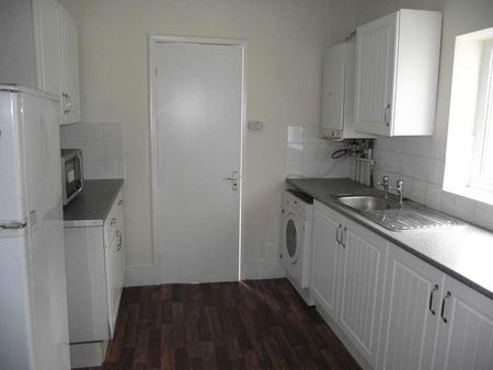 First Floor Flat, Samson Street, Plaistow, London, E13 - Photo 4