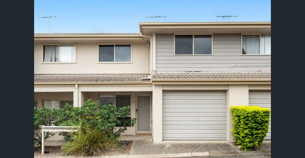 Spacious Renovated Townhome - Photo 1