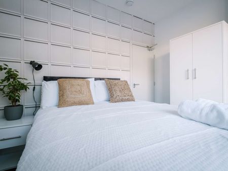 Newly refurbished 5 bedroom home located in Scotforth Bedroom 3 - Photo 3