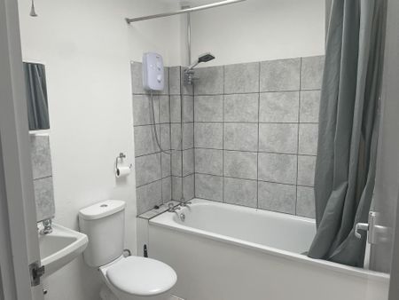 2 bedroom flat to rent - Photo 5
