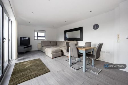 2 bedroom penthouse to rent - Photo 3