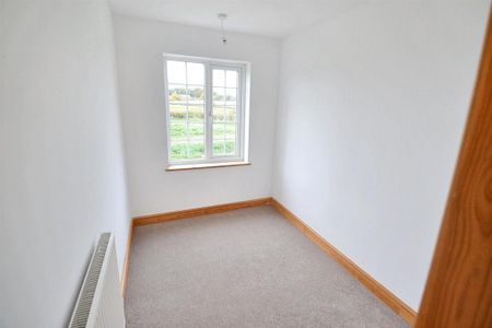 3 bedroom semi-detached house to rent - Photo 4