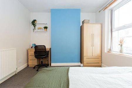 5 bedroom detached house to rent - Photo 3