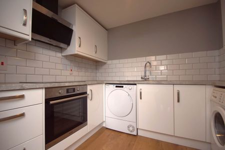 2 bed Flat for rent - Photo 5