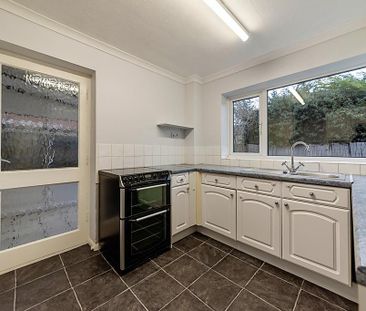 3 bedroom semi-detached house to rent - Photo 5