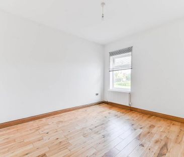 3 bedroom flat to rent - Photo 4