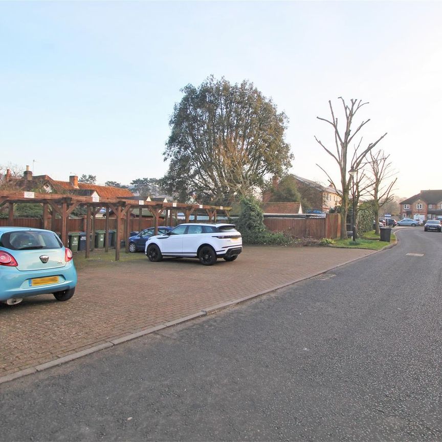The Green, Wooburn Green - Photo 1