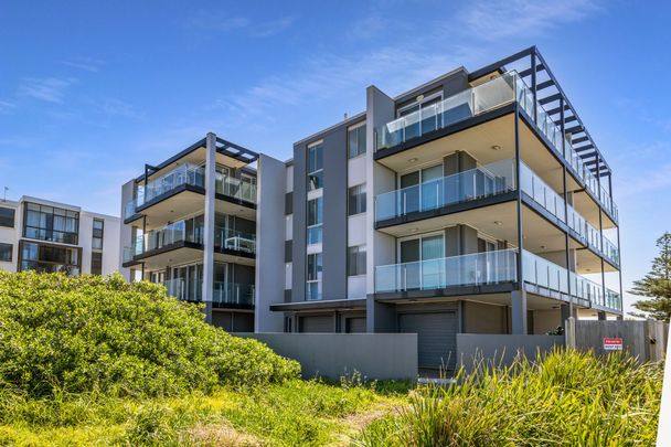 Fully Furnished Beachside Apartment - Photo 1