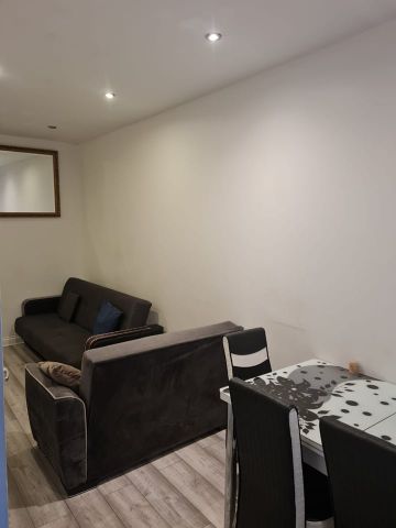 Room in a Shared House, Roman Road, E6 - Photo 2