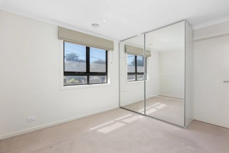 Modern Mentone Living – Stylish 3-Bedroom Townhouse at 5B Avenza Street - Photo 4
