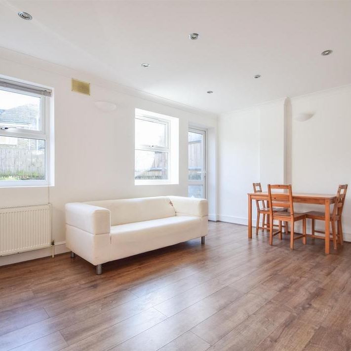 3 bedroom flat to rent - Photo 1