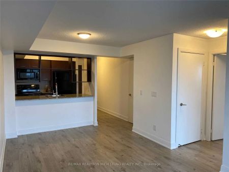 135 Village Green Square #2425 - Photo 2