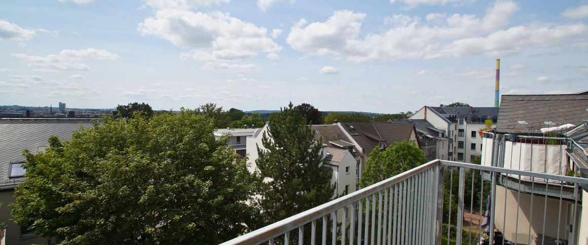 Der Ausblick von Hilbersdorf! Schicke 3 Raum-Wohnung mit Balkon, Wanne und Dusche! - Foto 1