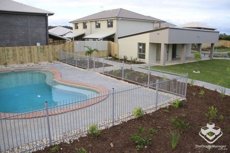 Modern Townhouse in Quiet Complex - Photo 2