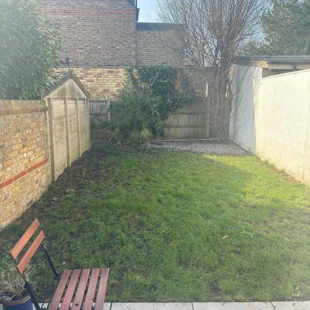 1 bedroom in a house share to rent - Photo 4