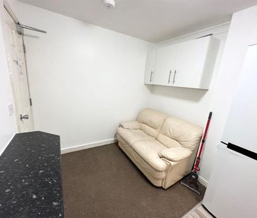 4 bedroom end of terrace house to rent - Photo 6
