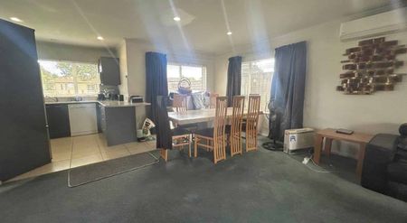 Four Bedroom Family Home - Photo 3