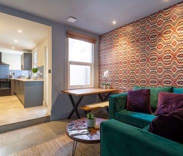 Russell Rise - Photo 1