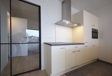 INSTAPKLAAR EEN SLAAPKAMER APPARTEMENT MET PARKEERPLAATS EN BERGING - Photo 3