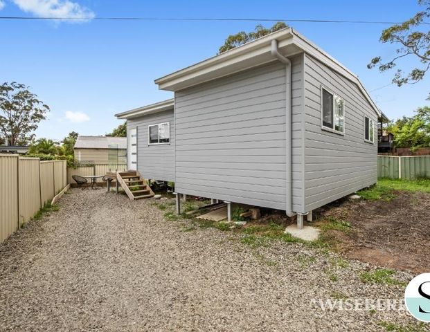 1B Collendina Road, Gwandalan NSW 2259 - House For Rent | Domain - Photo 1