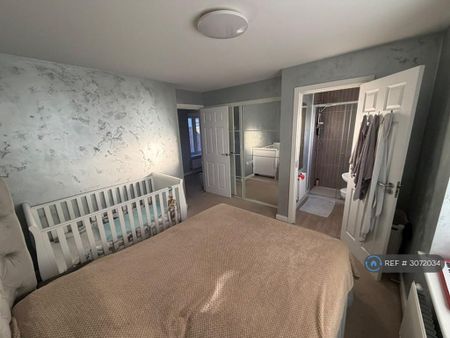 3 bedroom detached house to rent - Photo 4