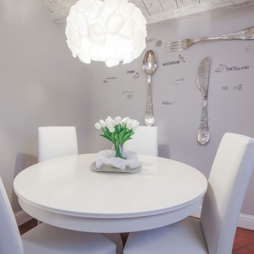 Vigna White - Photo 1