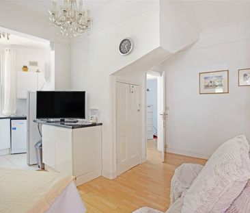 Victor Villas, Chiswick Common Road, Chiswick, London, W4 flat to rent - Photo 1