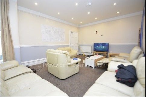 13 Bedroom Student House Properties Hyde Park Leeds - Photo 1