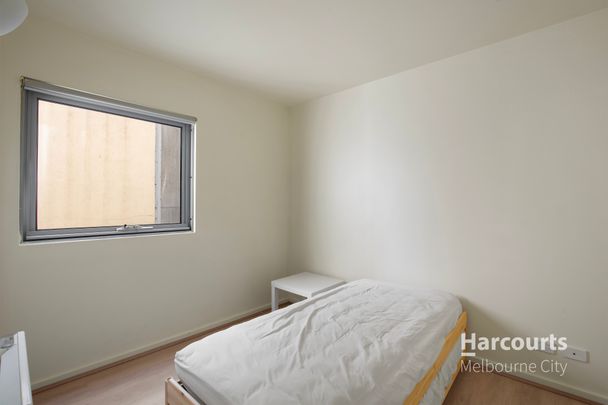 Unfurnished apartment in West Melbourne - Photo 1