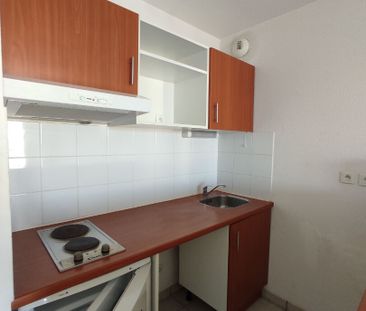 GRAND T2 DE 43 m² PROCHE PLACE DES CARMES - Photo 3