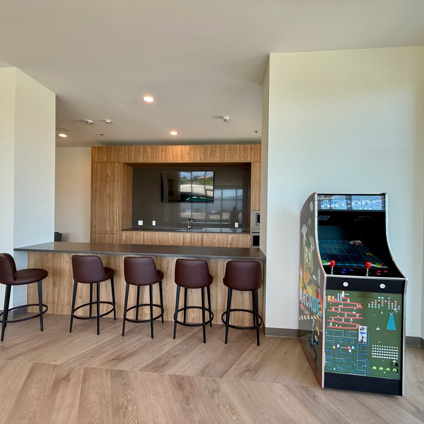 Spacious 2 Bdrm Brand New: Downtown Kelowna ONE MONTH FREE! - Photo 1