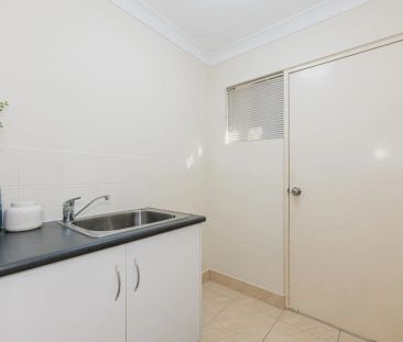 Spacious 4-Bedroom Home in Prime Greenview Estate - Photo 5