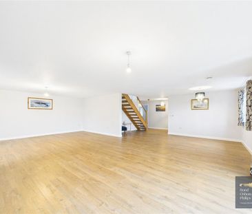 4 bedroom detached house to rent - Photo 4